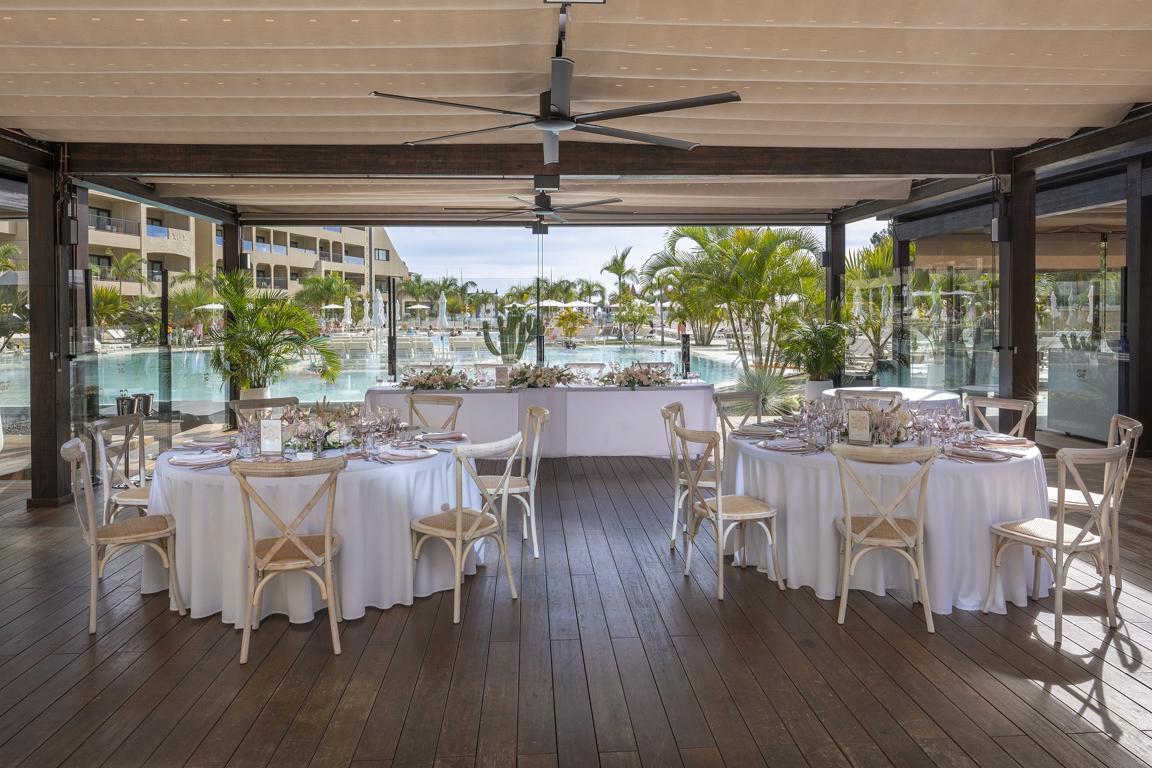 Book your wedding day in GF VICTORIA